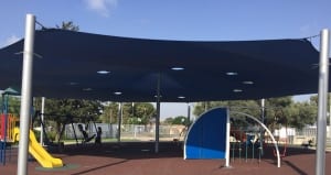 פתרון הצללה איכותי למגרש משחקים באצעות ממברנה צל