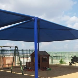 הצללה גן שעושעים באמצעות שתי פגודות צל