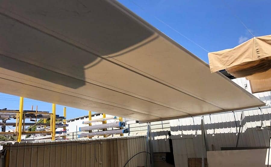 הצללה נגד גשם במפעל