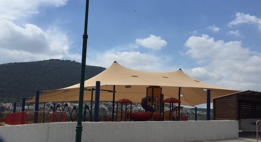 ממברנת הצללה לגן שעשועים