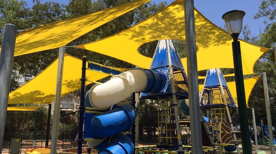 מפרשי הצללה לגן שעשועים ברמת גן