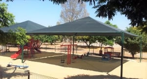 פתרון הצללה לגן משחקים באמצעות פגודה צל