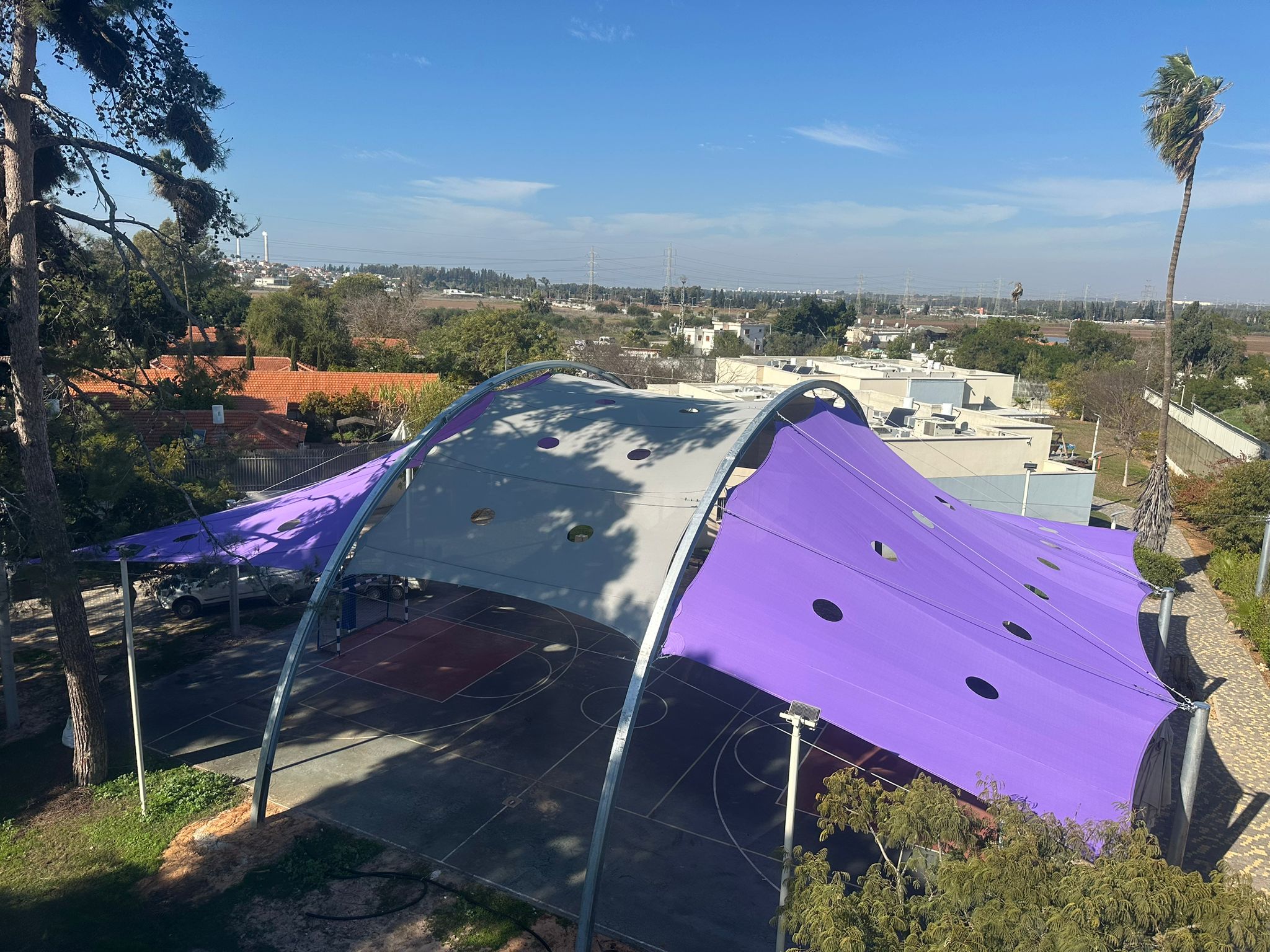 הצללה דגם קשתות למגרש ספורט קטרגל