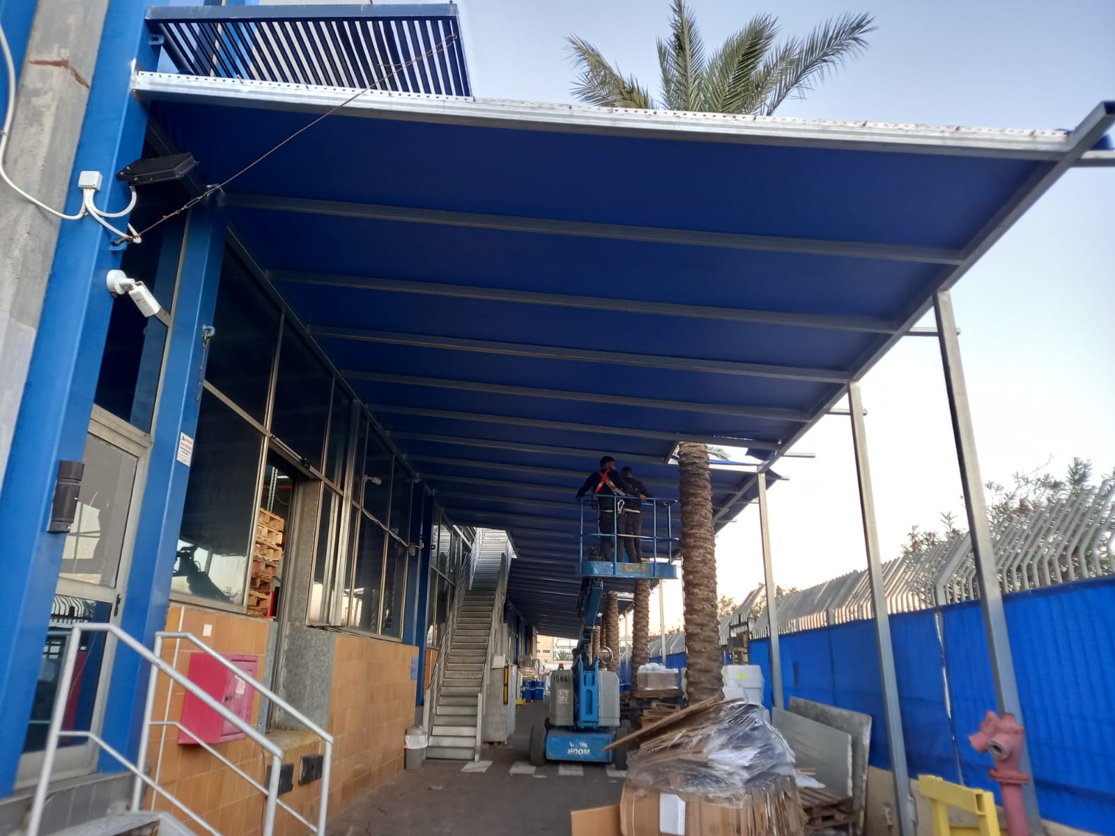 סככה חד שיפועי לשדרת חנויות