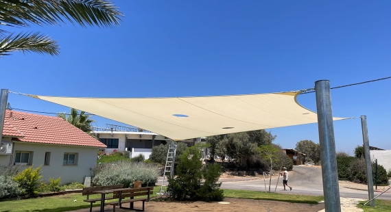 הצללה בכפר נוער בית ינאי