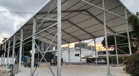 התקנת אוהל קונסטרוקציה ענק לתעשייה