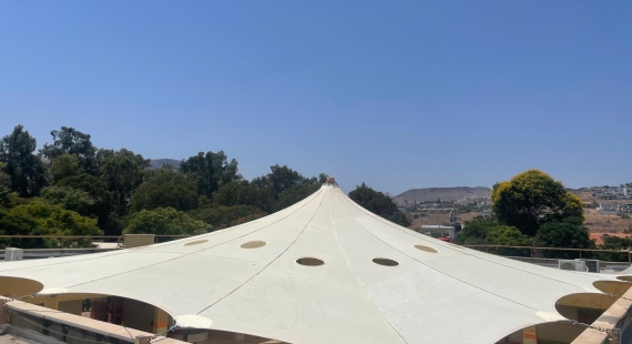 ממברנה צל להצללת בית ספר ארבל בגינוסר