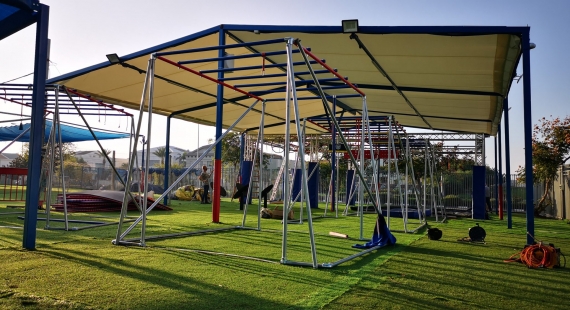 סככה דו שיפועי למגרש ספורט
