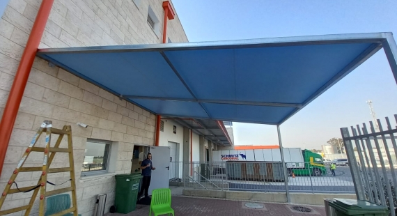 סככה חד שיפועי במפעל