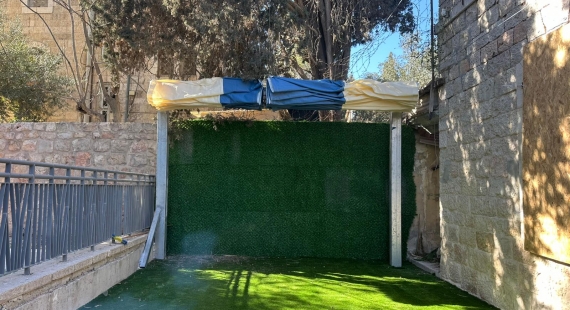 רשת צל מתקפלת במצב סגור